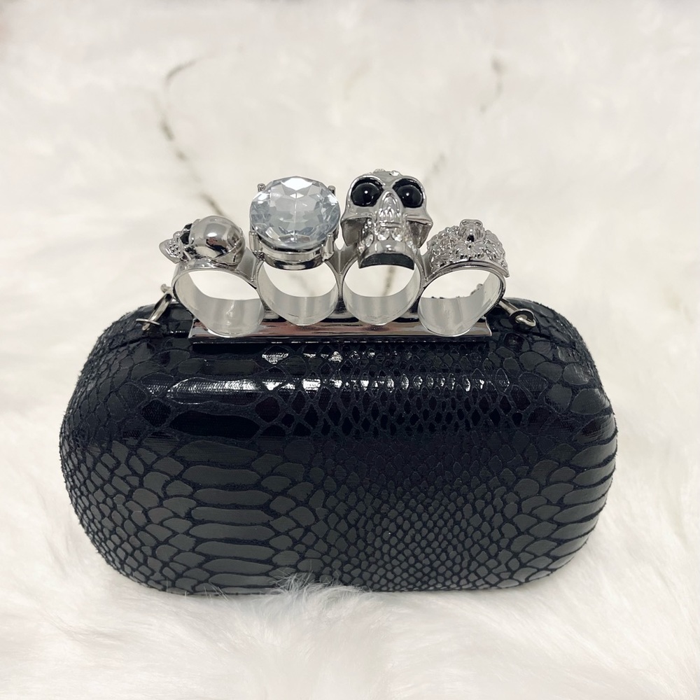 Black Skull Clutch